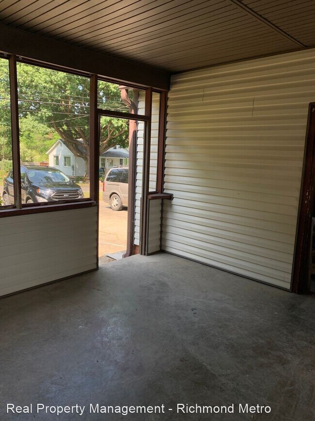 Building Photo - 3 br, 1.5 bath House - 5745 Snead Rd