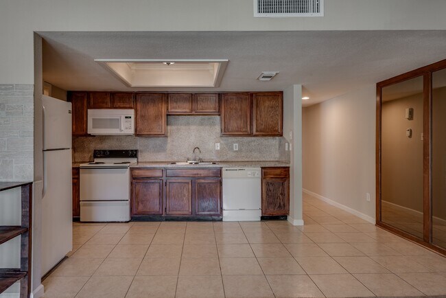 Building Photo - 14777 Wunderlich Dr