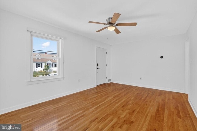 Building Photo - 5831 33rd Ave