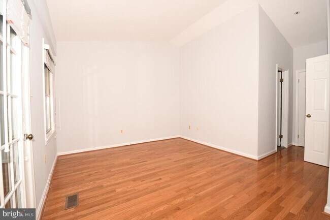 Building Photo - 601 N Tazewell St