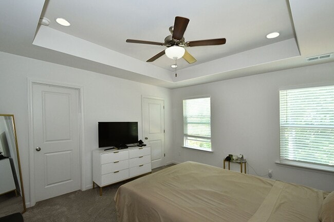 Building Photo - 2046 McDonald Dr