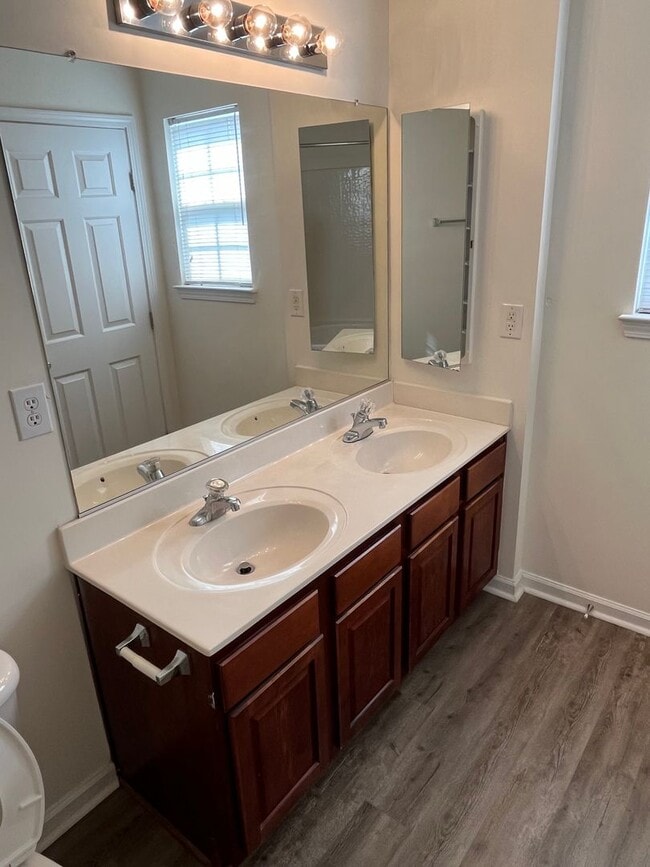 Building Photo - 3 Story, 3 Bedroom Townhome in Ballantyne