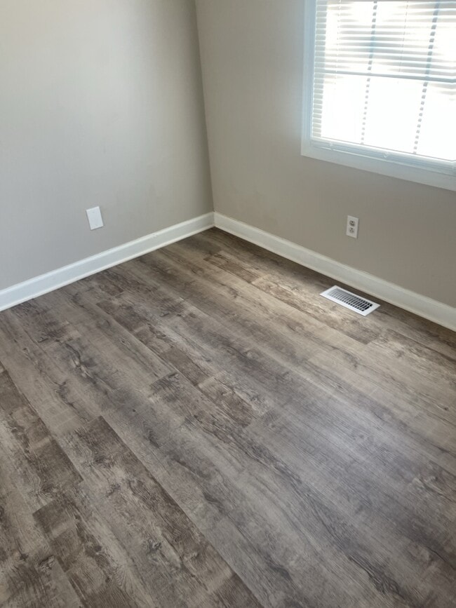 Building Photo - 6105 Trent Dr NW