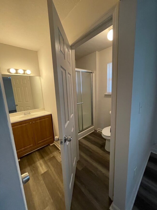 Building Photo - Beautifully renovated 3 bedroom 2.5 Bath