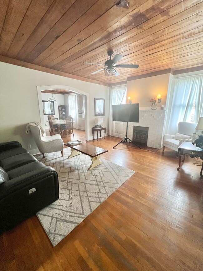 Building Photo - Charming 2 Bedroom 1 Bathroom Home for Rent