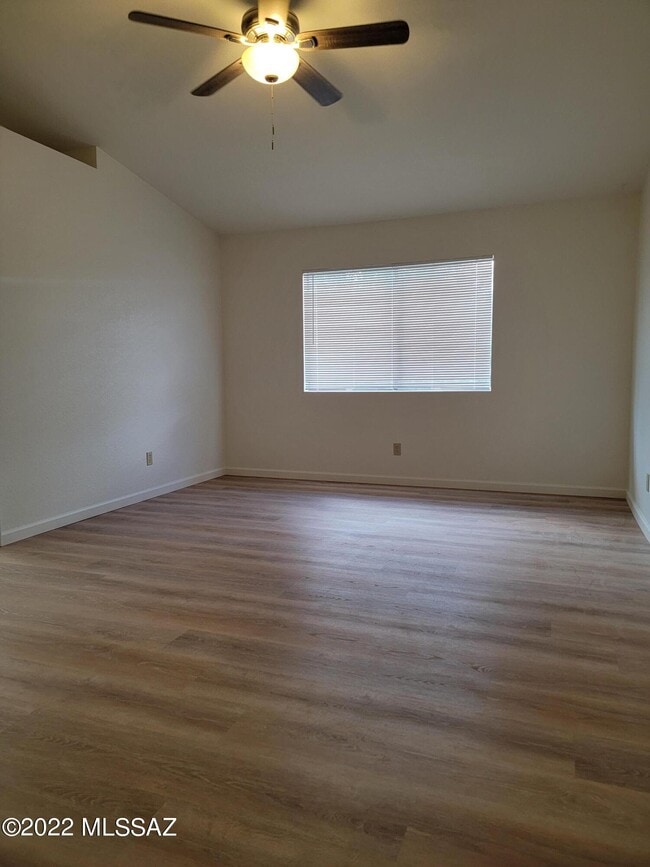 Building Photo - 9689 N Donegal Pl