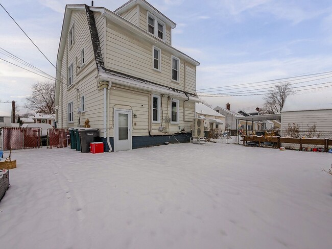 Building Photo - Fully Remodeled 2-Bed Home in Dearborn!