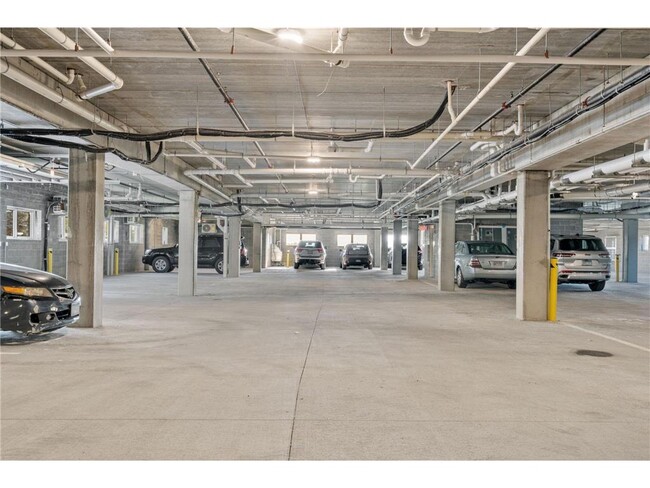 Building Photo - 470 Lexington Parkway S