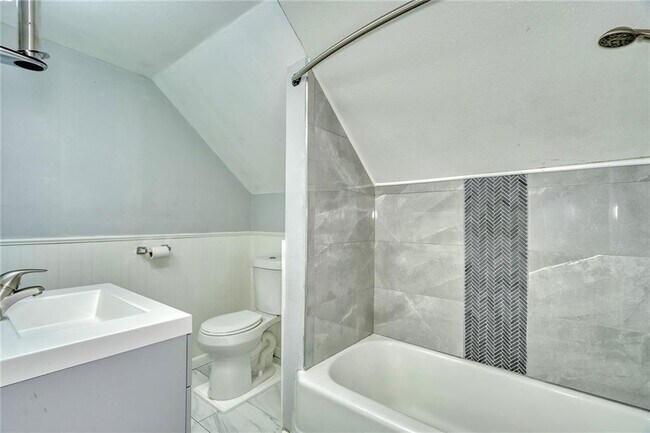 Building Photo - 1070 Gravel Rd