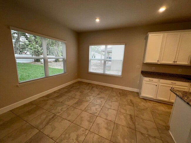 Building Photo - Stunning 5 bedroom 3 bath Winter Haven Home near Lego Land!