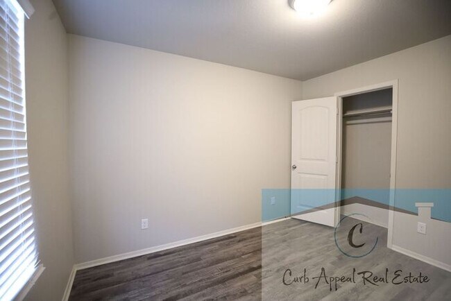 Building Photo - Move in special $700!! Beautiful 3 bed / 2 bath home - Nettleton!!