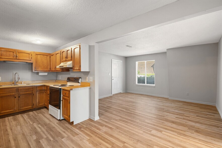 Building Photo - 511 Poplar St