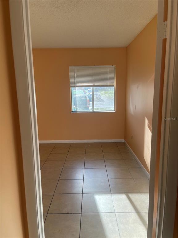 Building Photo - 549 Fairways Dr