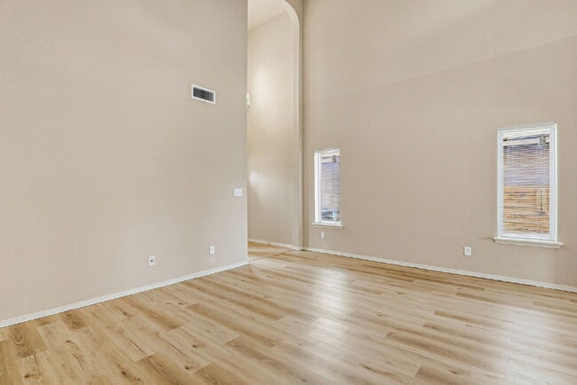 Building Photo - 2-story 3 bed 2.5 bath with loft home in Northeast El Paso