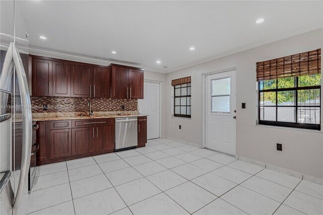 Building Photo - 1232 W 60th Terrace