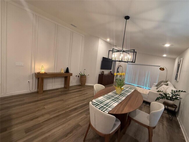 Building Photo - 319 Lily Ln