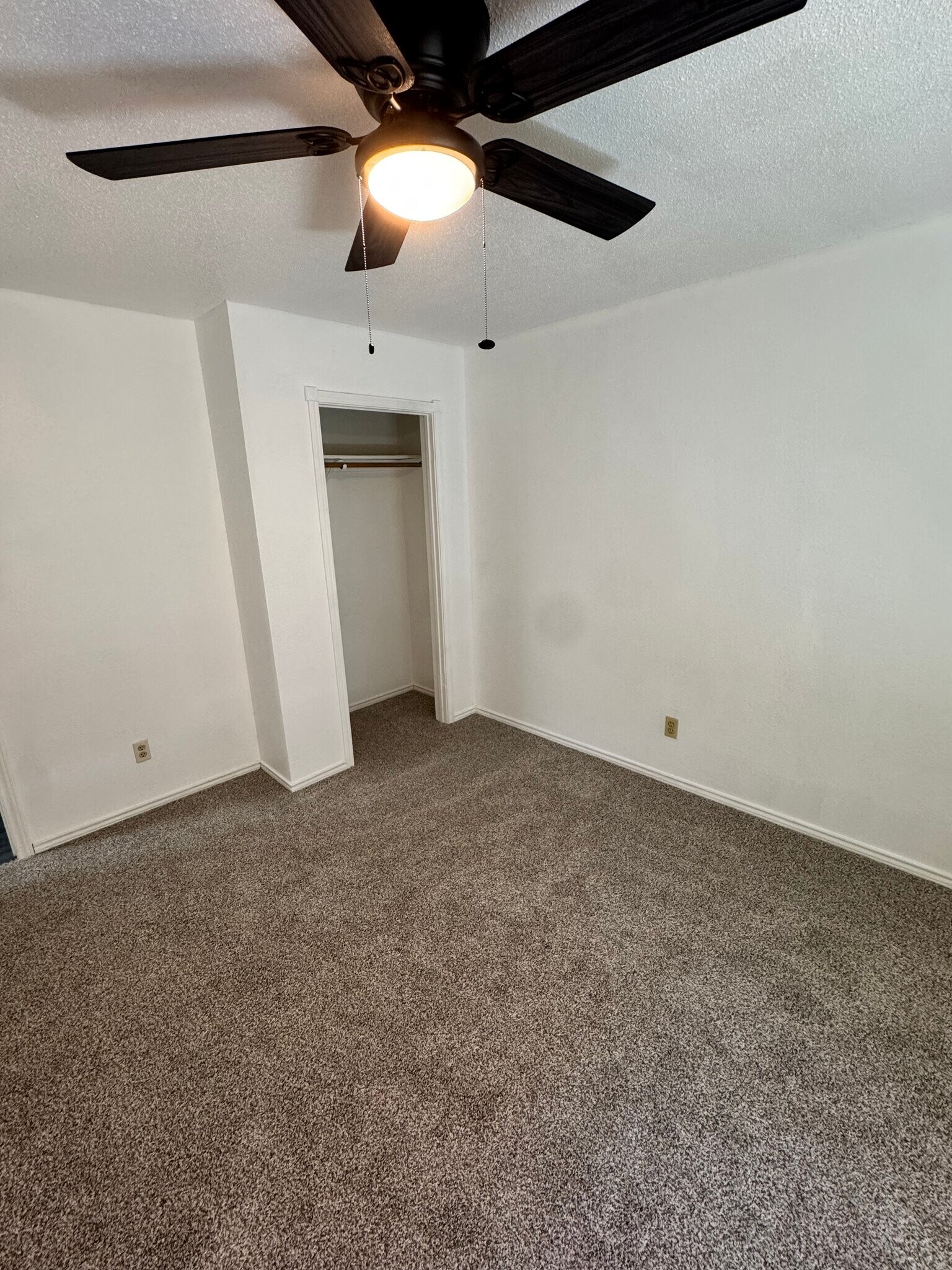 Building Photo - 821 Vernon Ct