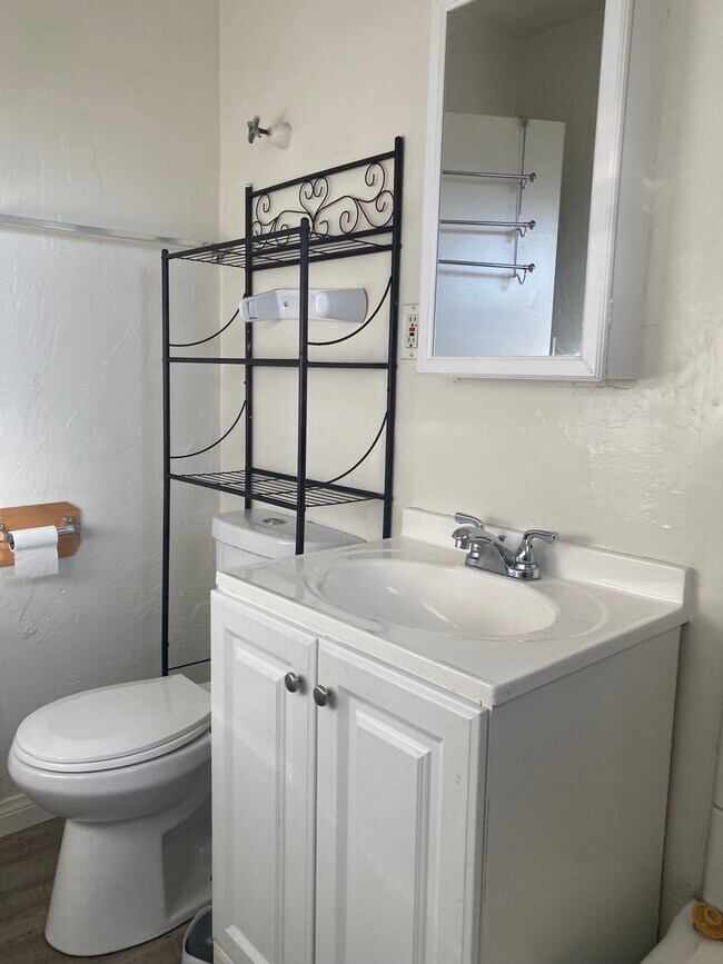 Building Photo - 309 Griffiths St