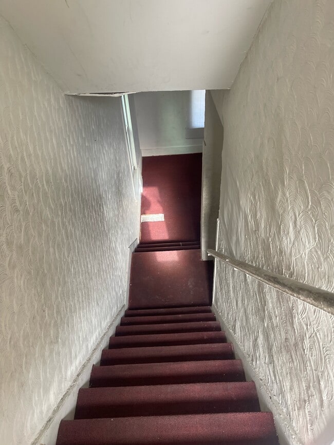 Building Photo - 733 Crandall Ave