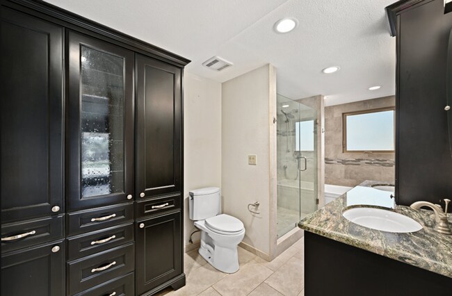 Building Photo - Gorgeous 3BD/3BA Home on a Golf-Course with Expansive Mountain Views! $5,000/mo
