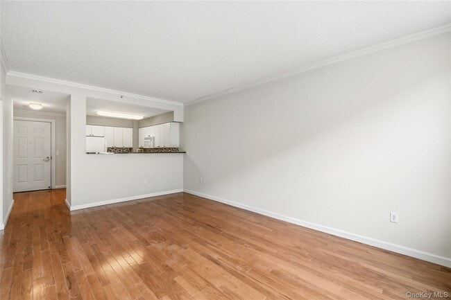 Building Photo - 300 Mamaroneck Ave