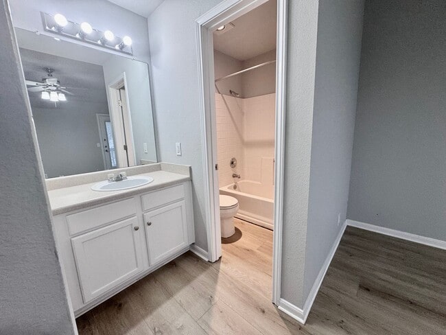 Building Photo - Cedar Park Condo  Freshly Updated