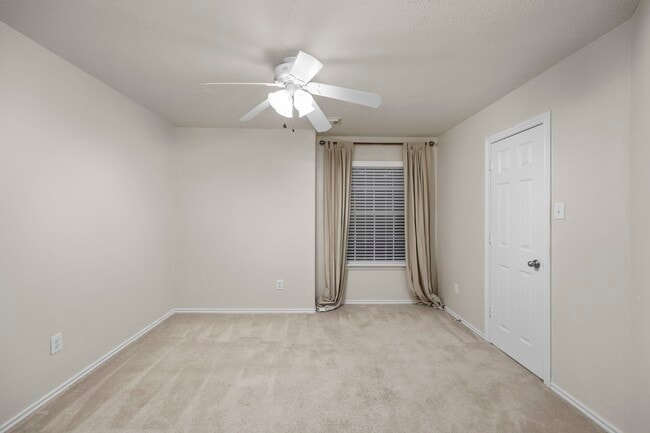 Building Photo - 12475 Saratoga Woods Ln