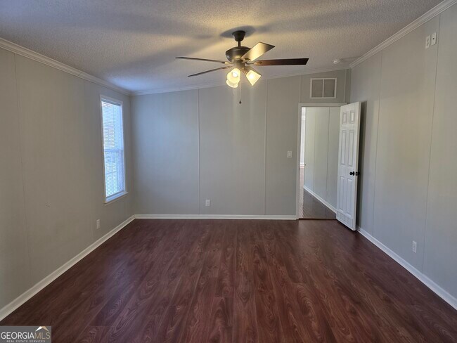 Building Photo - 203 River Oak Dr