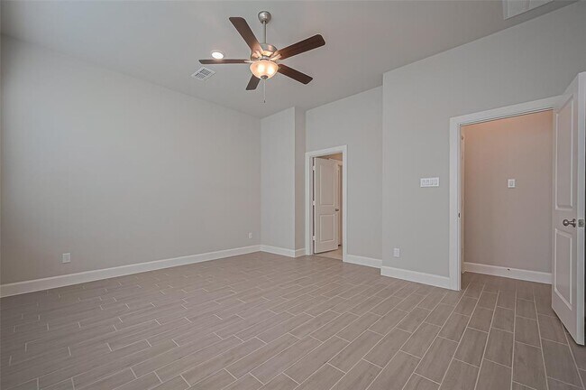 Building Photo - 231 Amaranth Wy