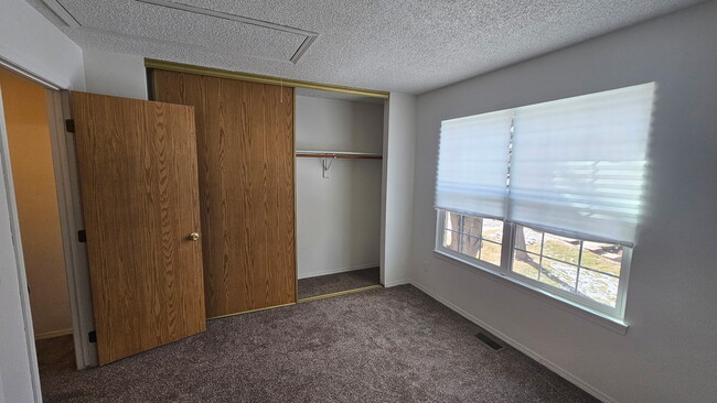 Building Photo - 3330 Queen Anne Way