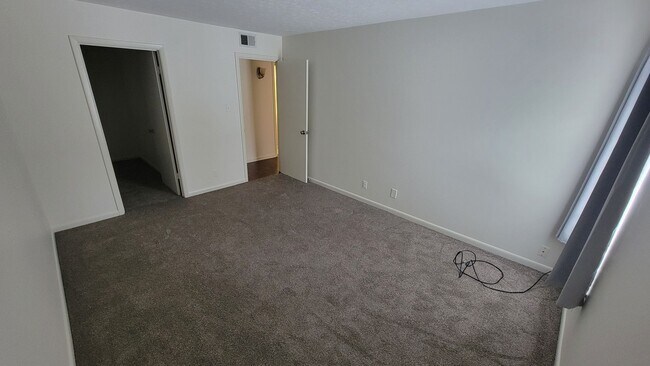 Building Photo - Clean Two Bedroom Condo For Rent