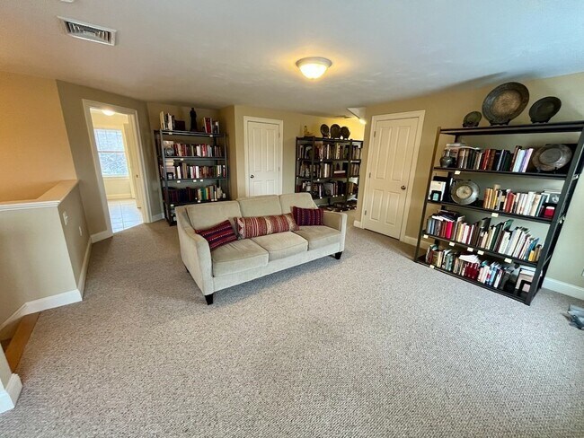 Building Photo - 122 Forest St