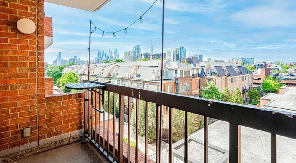Private BALCONY - 530 S 2nd St