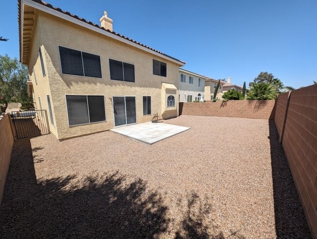 Building Photo - 10900 Royal Highlands St