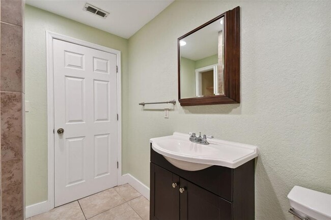 Building Photo - 1925 52nd St S