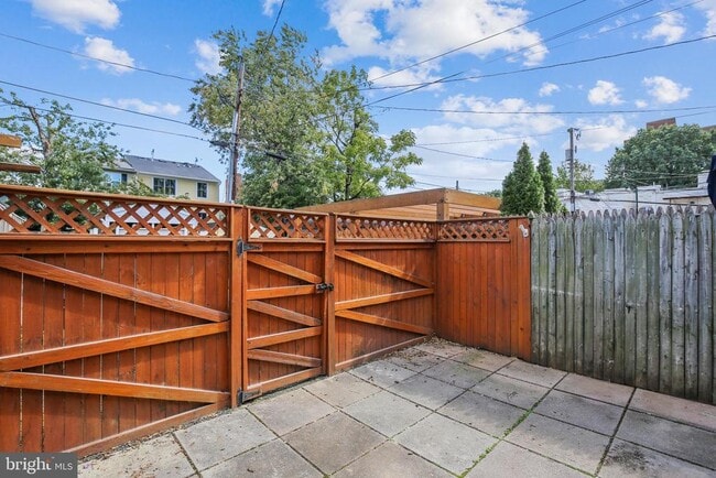 Building Photo - 119 N Peyton St