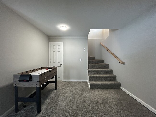 Building Photo - Adorable and Spacious Ranch Close to Town!