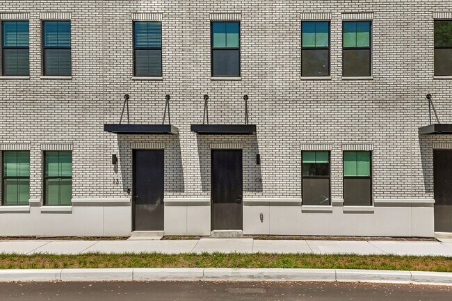 Building Photo - New Construction Townhome For Lease downtown Tampa, Ybor City, Gas Worx