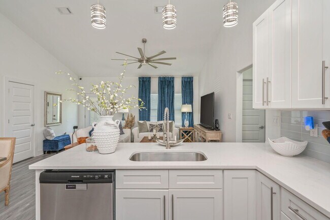 Building Photo - 150 Hibiscus Ave