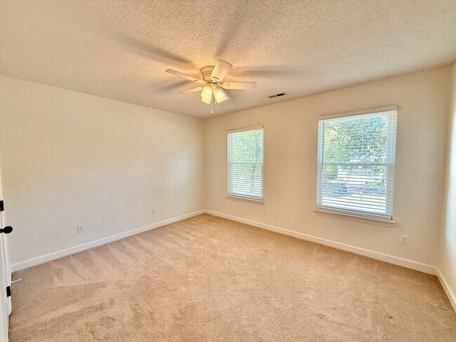Building Photo - Recently Remodeled 4BD, 2.5BA North Raleig...