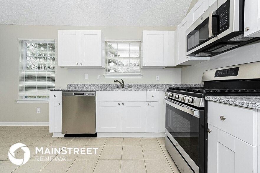 Building Photo - 10588 Village Landing