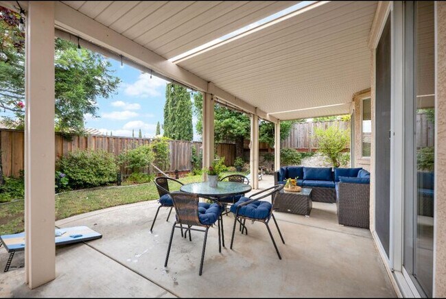Building Photo - 2083 Renpoint Way