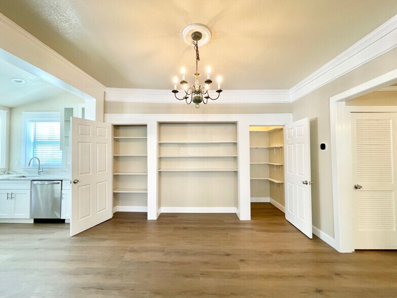Building Photo - 7700 Boca Ciega Dr