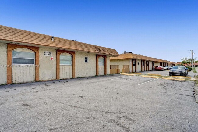 Building Photo - 5316 NW 24th Ct