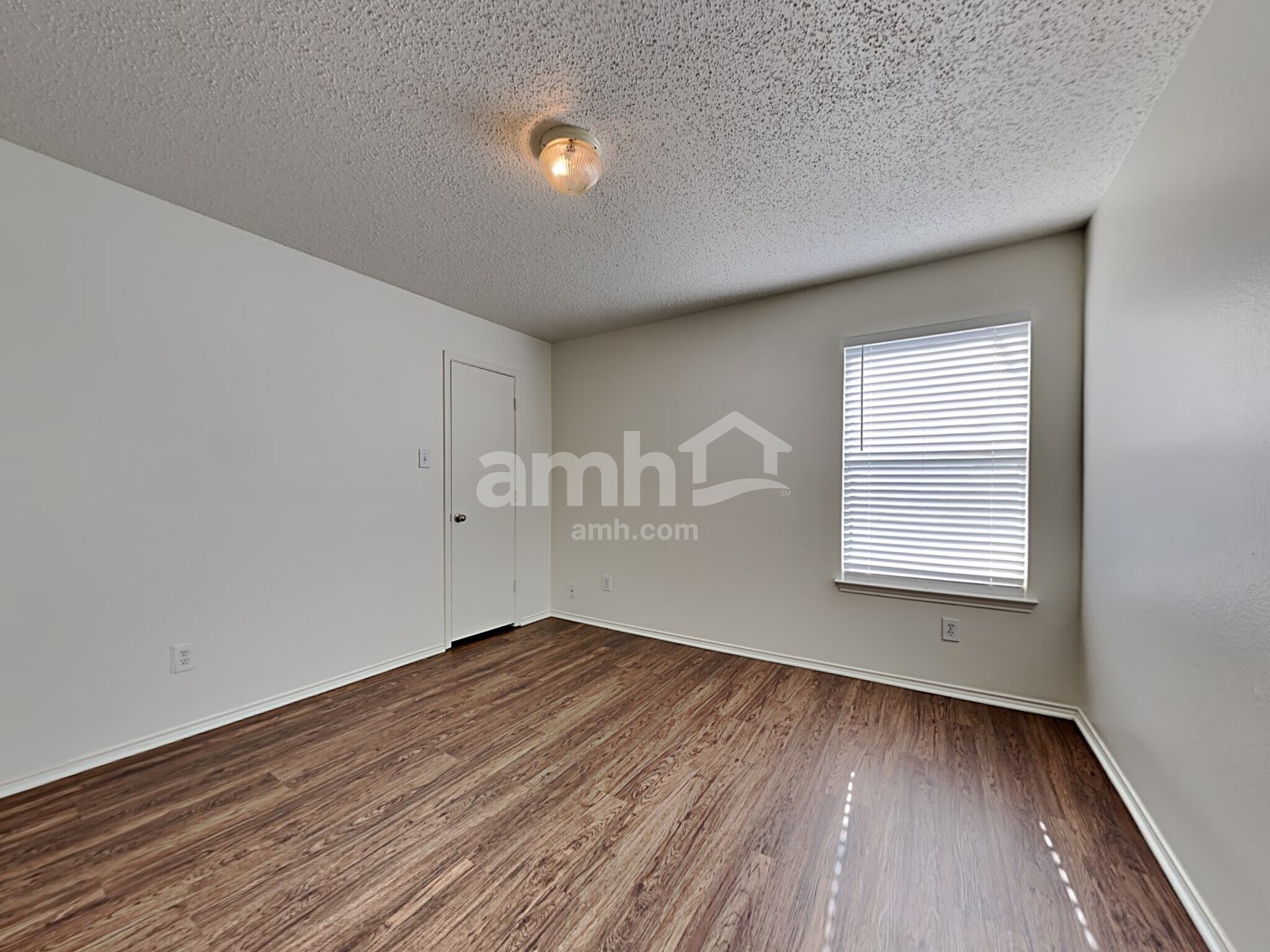 Building Photo - 816 Meadowlark Dr