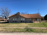 Building Photo - 2409 Shoemaker Dr