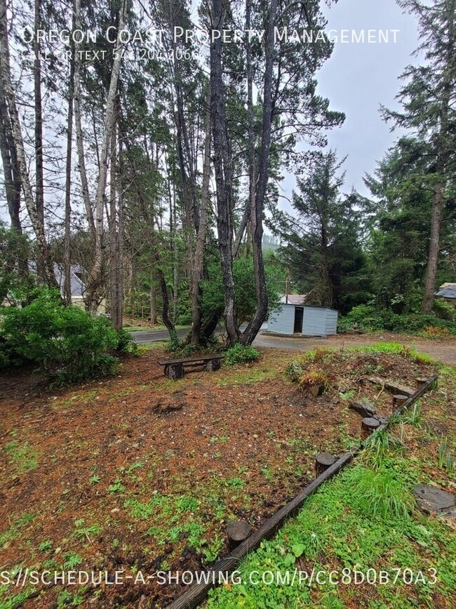 Building Photo - 835 Manzanita Ave