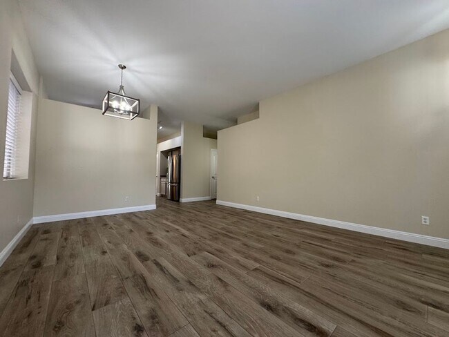 Building Photo - 4714 E Paso Trail