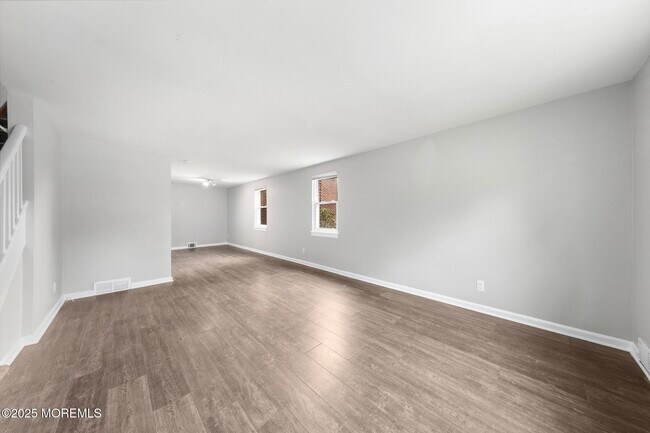 Building Photo - 317 Bath Ave