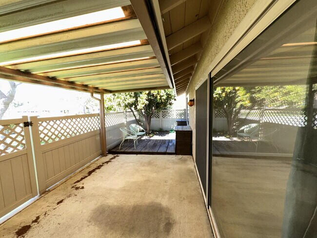 Building Photo - Enjoy Resort-Style 55+ Living in This Bright Camarillo Home